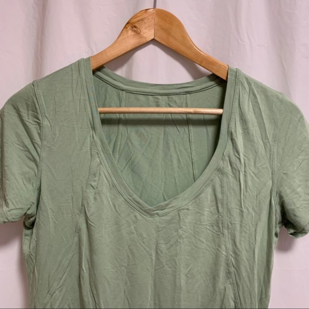 Balance Athletica The Venture Tee in “Vine” Green Medium - Picture 2 of 7